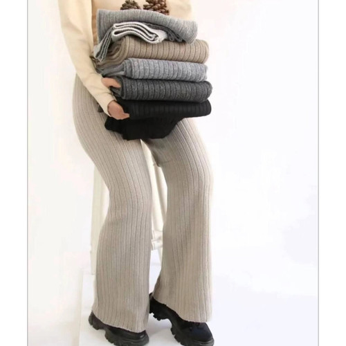 خرید شلوار بافت نرم پلیسه زنانه رنگ کرم ارزان